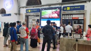 Penumpukan-penumpang-di-Stasiun-Cirebon.jpg