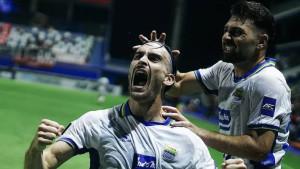Persib-Bandung-asal-Prancis-Andrew-Jung-melakukan-selebrasi-3.jpg