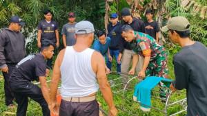 Petugas-dan-warga-mengevaluasi-Ismar-siswa-SMK-Taruna-Mandiri-Babakan-SUKABUMI.jpg
