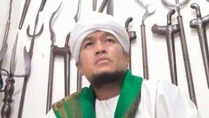 Pimpinan-Padepokan-Agung-Amparan-Jati-Raden-Gilap-Sugiono.jpg