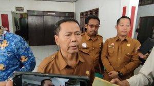 Plt-Kepala-SDN-1-Lajer-Suyanto-Selasa-2022024.jpg