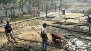 Polisi-melakukan-olah-TKP-di-sumur-minyak-ilegal-Desa-Kaliberau.jpg
