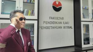 Potret-Guru-besar-Ilmu-Politik-UPI-Prof-Cecep-Darmawan.jpg