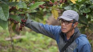 Potret-Rainaldi-seorang-prosesor-dan-petani-Kopi-Excelsa.jpg