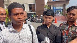 Pramudya-kiri-bersama-dua-rekannya-saksi-dalam-pembunuhan-Vina-dan-Rizky.jpg