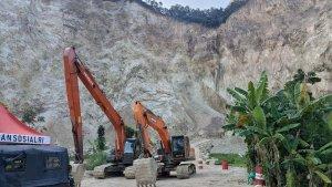 Proses-pencarian-korban-longsor-di-area-pertambangan-Gunung-Kuda.jpg