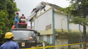 Proses-perbaikan-gedung-yang-ambruk-di-S.jpg