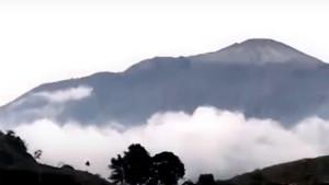 Puncak-Gunung-Cakrabuana.jpg