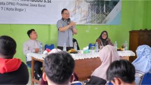 RIZALDY-D-PRIAMBODO-SSi-Sosialisasikan-Pendidikan-Demokrasi-di-SMK-SMA-PUI-Kota-Bogor.jpg