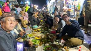 Rampung-Diperbaiki-Jeje-Ngaliwet-Bareng-Warga-di-Jalan-Haji-Gofur-Bandung-Barat.jpg