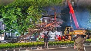 Reklame-ilegal-dibongkar-petugas-Satpol-PP-beberapa-waktu-lalu.jpg
