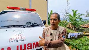 Relawan-sopir-ambulans-dari-Pesantren-Al-Hilal-Wanda-Purnama-48.jpg