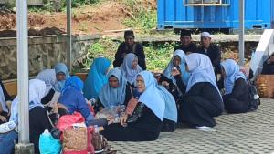 Rombongan-ziarah-asal-Cengkareng-Ja.jpg