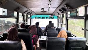 Satbrimob-Polda-Jabar-memberikan-keped.jpg