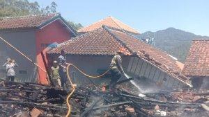 Satu-unit-rumah-permanen-ludes-terbakar-diamuk.jpg