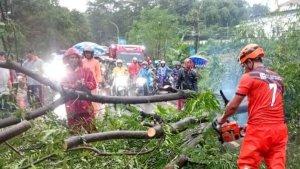 Sejumlah-petugas-BPBD-Kabupaten-Majalengka-1111.jpg
