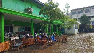Sekolah-Darussurur-Cimahi-terendam-banjir.jpg