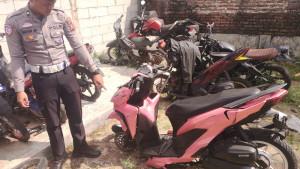 Sepeda-motor-yang-terlibat-kecelakaan-maut-di-Cirebon.jpg
