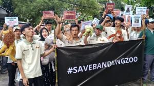 Serikat-pekerja-Bandung-Zoo-saat-aksi-damai-men.jpg