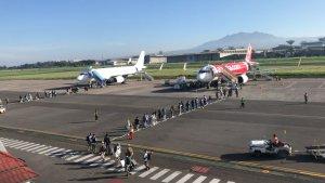Situasi-di-Bandara-Husein-Sastranegara-Bandung.jpg