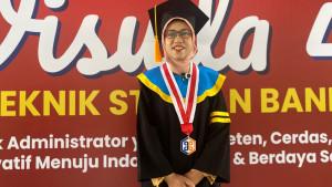 Sri-Wahyuni-Wisudawan-Asal-Kabupaten-Agam-Raih-Predikat-Lulusan-Terbaik-STIA-LAN-Bandung.jpg