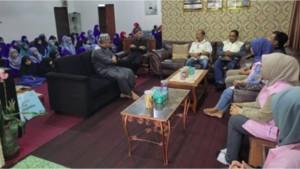 Srikandi-PLN-YBM-PLN-Peringati-HPN-dengan-Berbagi-Kebaikan-Salurkan-Sembako-untuk-Santri-di-Tasik.jpg