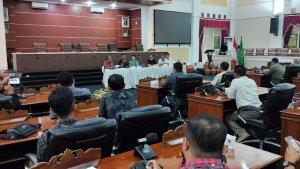 Suasana-Rapat-Dengar-Pendapat-RDP-DPRD-Purwakarta-bersama-12-perus.jpg