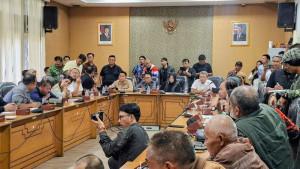 Suasana-audiensi-Aliansi-Masyarakat-Kabupaten-Bandung.jpg