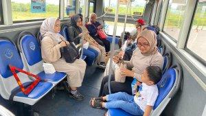 Suasana-dalam-salah-satu-armada-Metro-Jabar-Trans.jpg