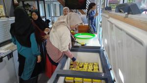 Suasana-di-rumah-produksi-Durian-Pancake-Yasmin-Desert-Ciamis.jpg