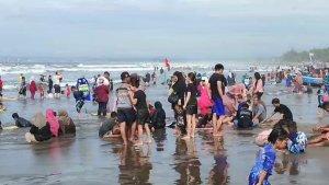 Suasana-objek-wisata-Pantai-Pangandaran-Jawa-Barat-Kamis-26122024-pagi.jpg