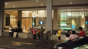 Tamu-hotel-di-Kota-Tasikmalaya-memilih-keluar-gempa-bumi.jpg