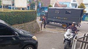 Tiga-terduga-pelaku-yang-diamankan-Polres-Sukabumi-Kota.jpg