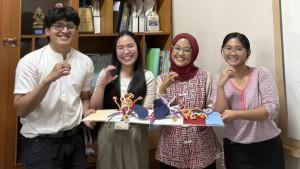 Tim-PINTAR-Diagnostics-bersama-Dosen-Pembimbing-ITB-Karlia-Meitha-kedua-kanan.jpg