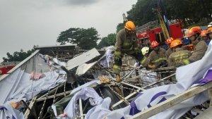 Tim-rescue-Dinas-Pemadam-Kebakaran-Kota-Bandung-reklame-besar-yang-roboh.jpg
