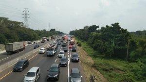 Tol-Jakarta-Cikampek-dari-arah-Jakarta-di-Karawang-145.jpg