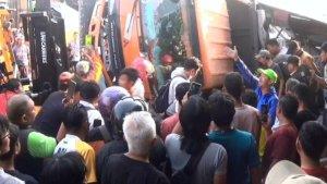 Truk-hebel-terguling-di-campaka-_.jpg