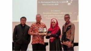 Universitas-Indonesia-Membangun-Inaba-Menerima-Penghargaan-Great.jpg