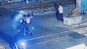 Viral-detik-detik-begal-bersenjata-dikepung-warga-tembakan-mengenai-warga.jpg