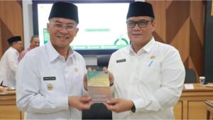 Wagub-Jabar-Hadiri-Silaturahmi-Kemenag-Jabar-dan-Launching-Buku-Al-Amin.jpg