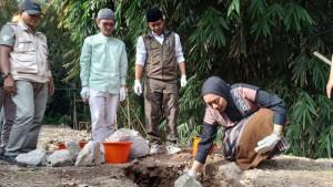Wakil-Bupati-Garut-Putri-Karlina-melakukan-peletakan-garut.jpg