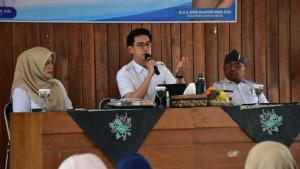 Wakil-Bupati-Sumedang-M-Fajar-Aldila-saat-memimpin-Rakor-TPPS-2025-adv.jpg