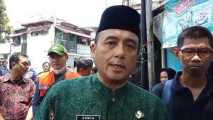 Wakil-Wali-Kota-Bandung-Erwin-saat-meninjau-korban-ledakan-gas.jpg
