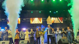 Wali-Kota-Bandung-Muhammad-Farhan-dan-perwakilan-dari-berbagai-instansi.jpg