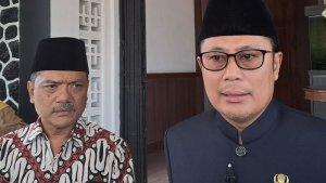 Wali-Kota-Sukabumi-Achmad-Fahmi-kanan-dan-Ketua-Pimpinan-Daerah-Muhammadiyah.jpg