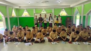 YBM-PLN-Cikarang-Salurkan-Bantuan-Sarana-Pendidikan-Dukung-Masa-Depan-Santri-Yatim.jpg