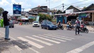 Zebra-cross-di-Jatinangor-ancam-keselamatan_20112022.jpg