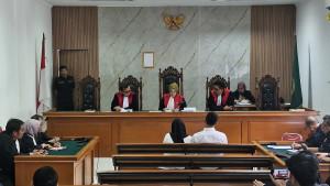 a-terdakwa-kasus-korupsi-sengketa-lahan-Kebun-Binatang-Bandung.jpg
