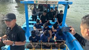 ammar-zoni-naik-kapal-ke-nusa-kambangan.jpg
