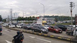 arus-lalu-lintas-di-Exit-Tol-Bocimi.jpg